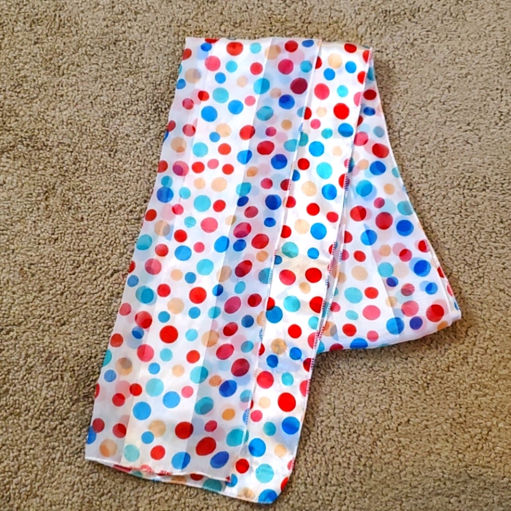 🎉 Polka dot scarf
